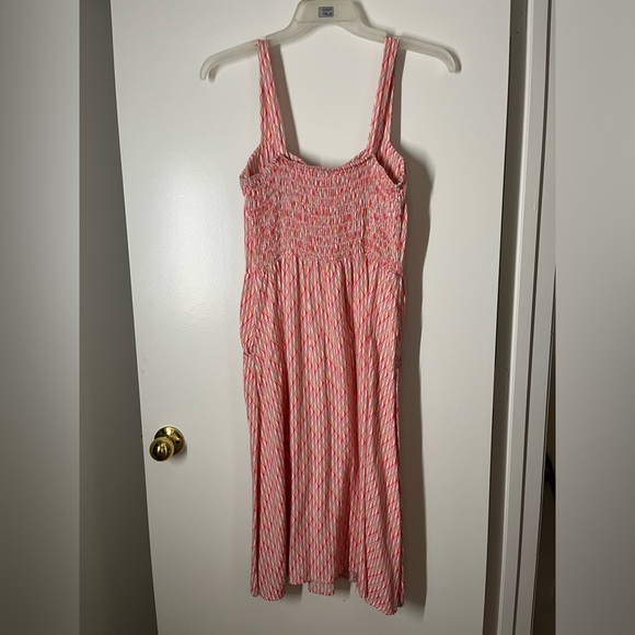 Adorable Dress - Cute Design with Buttons & Pockets - Picture 2 of 6